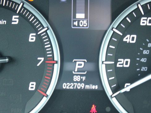 Used 2015 Acura TLX w/ Technology Package FWD image 10