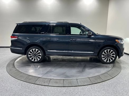 Certified 2024 Lincoln Navigator L Reserve AWD/4WD image 5