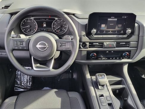 New 2025 Nissan Pathfinder S image 5