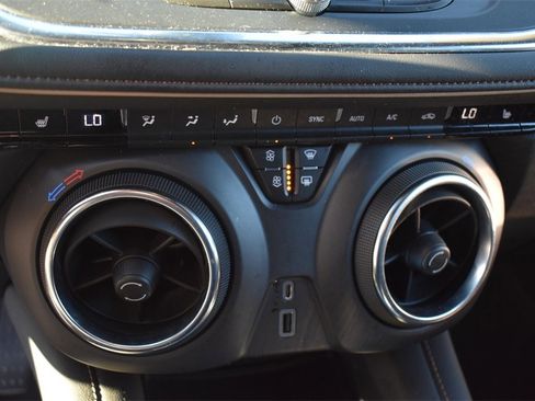 Used 2022 Chevrolet Blazer Premier image 35