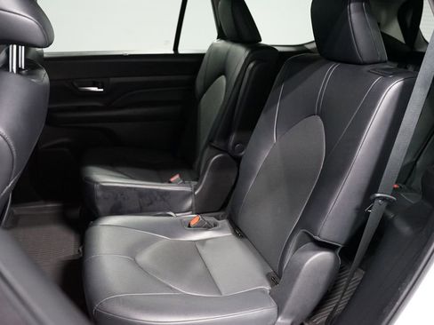 Certified 2024 Toyota Grand Highlander XLE image 28