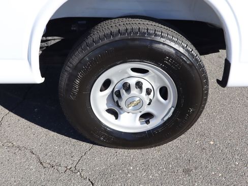 Used 2025 Chevrolet Express 3500 LS image 37