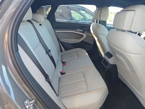 Used 2022 Audi e-tron Chronos image 6