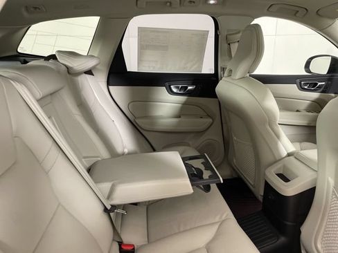 Certified 2025 Volvo XC60 T8 Plus w/ Protection Package Premier AWD/4WD image 19