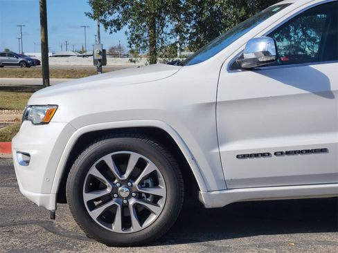 Used 2017 Jeep Grand Cherokee Overland w/ Jeep Active Safety Group image 8