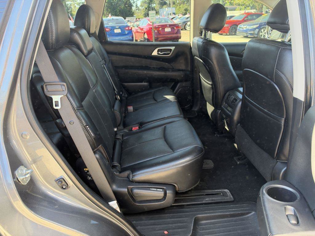Used 2020 Nissan Pathfinder Platinum FWD image 11
