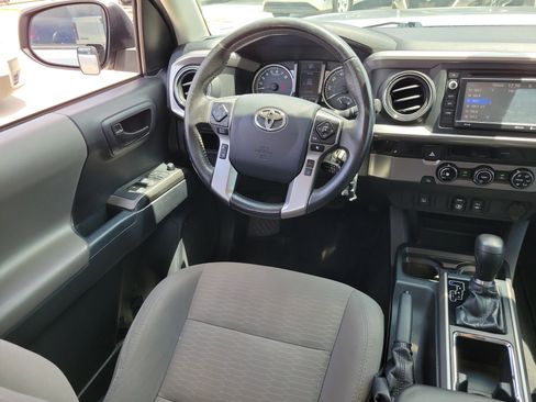 Used 2018 Toyota Tacoma SR5 RWD image 16