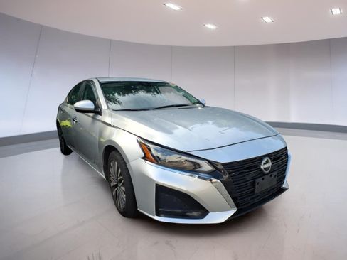 Used 2024 Nissan Altima 2.5 SV w/ SV Premium Package FWD image 1
