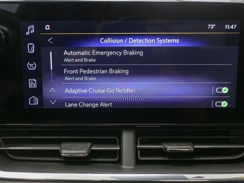 Used 2025 Chevrolet Trax ACTIV w/ Sunroof Package FWD image 27
