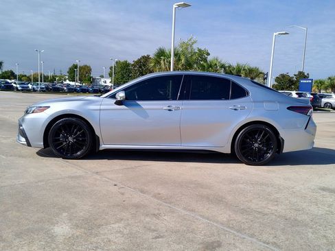 Used 2021 Toyota Camry XSE image 3