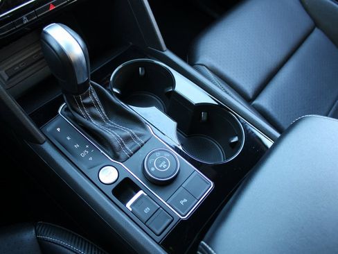 Certified 2022 Volkswagen Atlas Cross Sport SE image 20