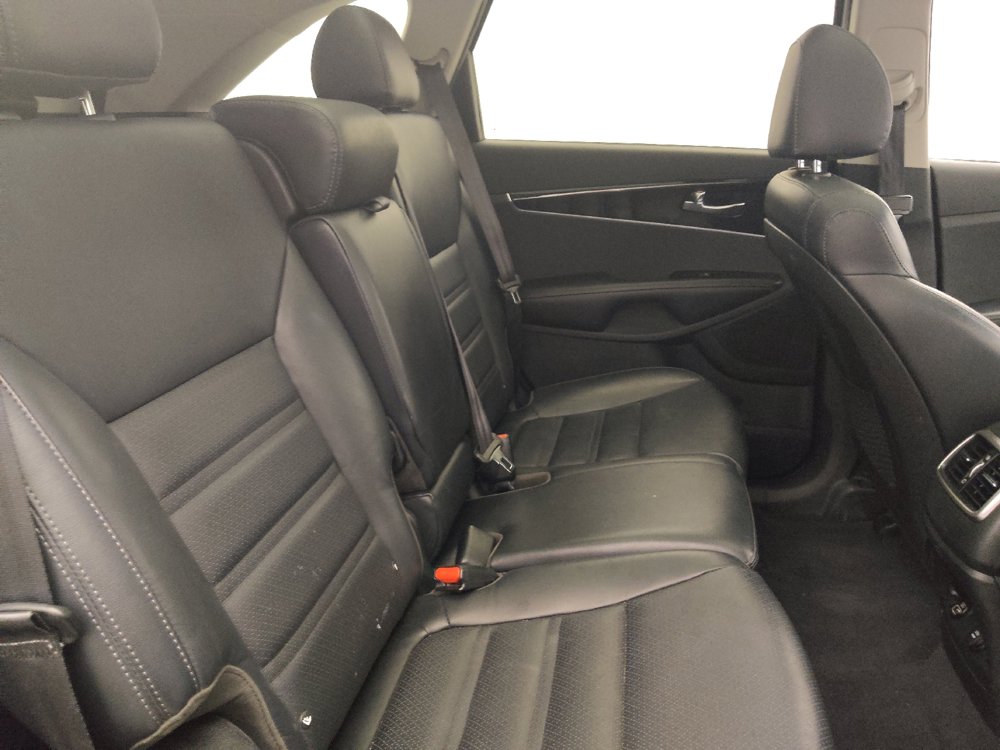 Used 2020 Kia Sorento EX FWD image 19