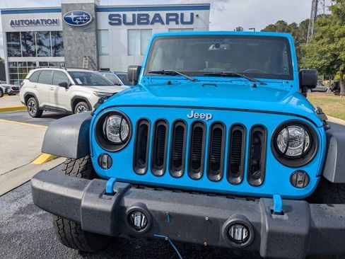 Used 2017 Jeep Wrangler Unlimited Rubicon w/ Connectivity Group image 9