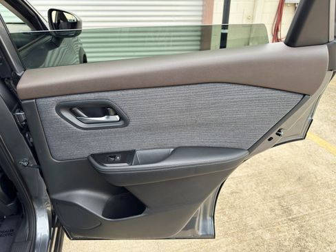 Used 2023 Nissan Rogue SV FWD image 39