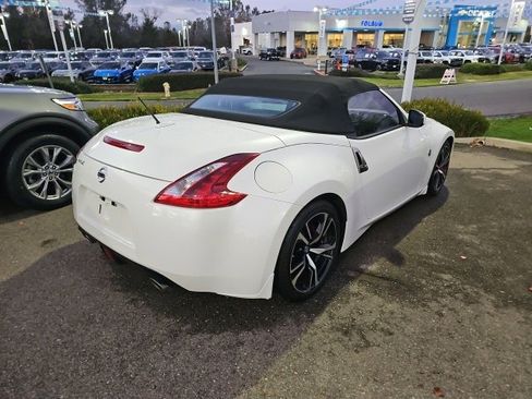 Used 2018 Nissan 370Z Touring Sport image 4