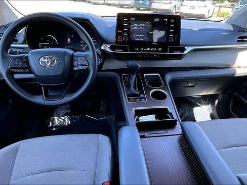 Used 2024 Toyota Sienna LE FWD image 15