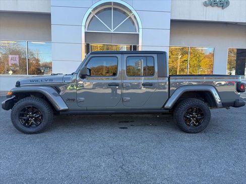 Certified 2022 Jeep Gladiator Sport image 2