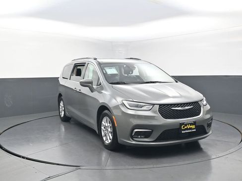 Used 2022 Chrysler Pacifica Touring-L FWD image 10