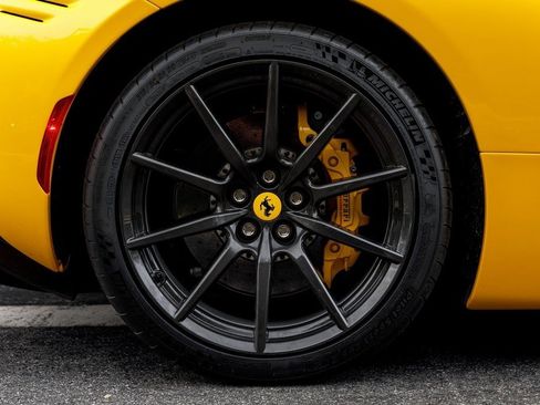 Used 2024 Ferrari SF90 Spider image 16