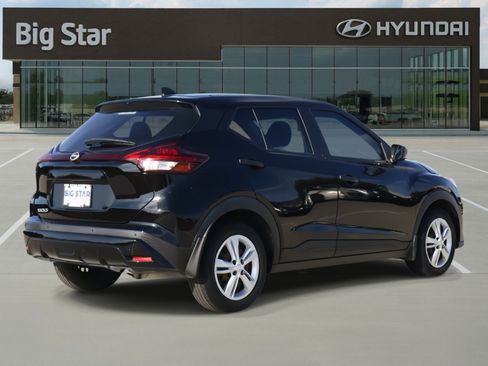 Used 2022 Nissan Kicks S image 4