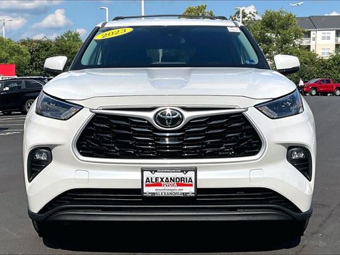 Used 2023 Toyota Highlander LE FWD image 3