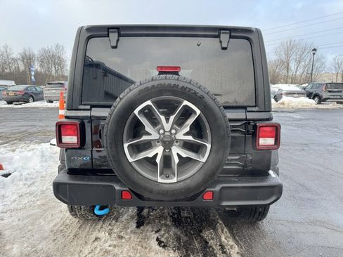 Used 2024 Jeep Wrangler Unlimited w/ Convenience Group image 3