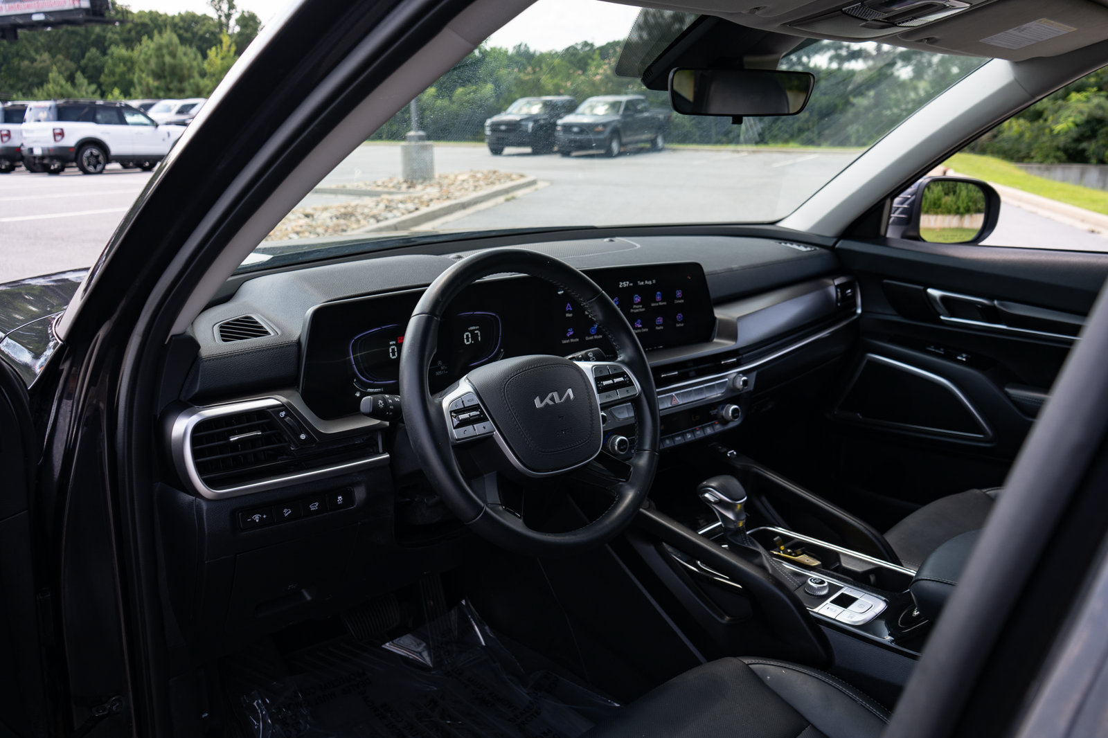 Used 2025 Kia Telluride S FWD image 13