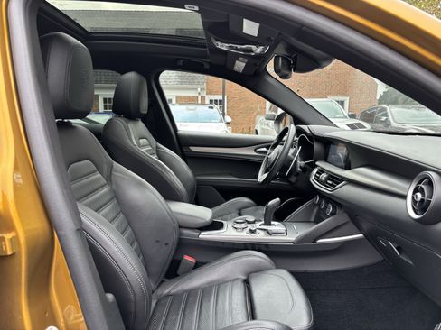 Used 2022 Alfa Romeo Stelvio Veloce AWD/4WD image 25