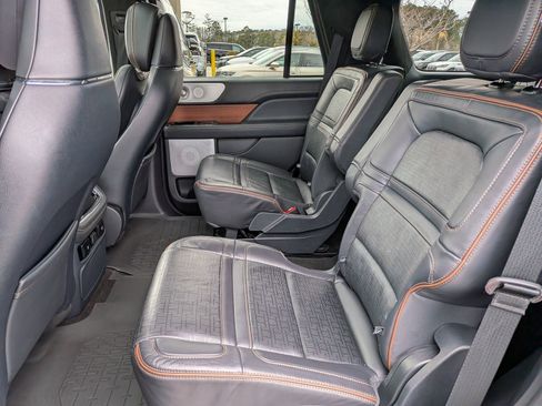 Certified 2024 Lincoln Navigator Black Label image 9