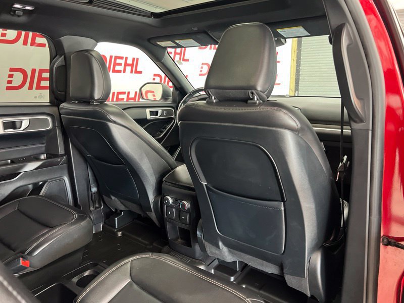 Used 2020 Ford Explorer XLT w/ Equipment Group 202A AWD/4WD image 12