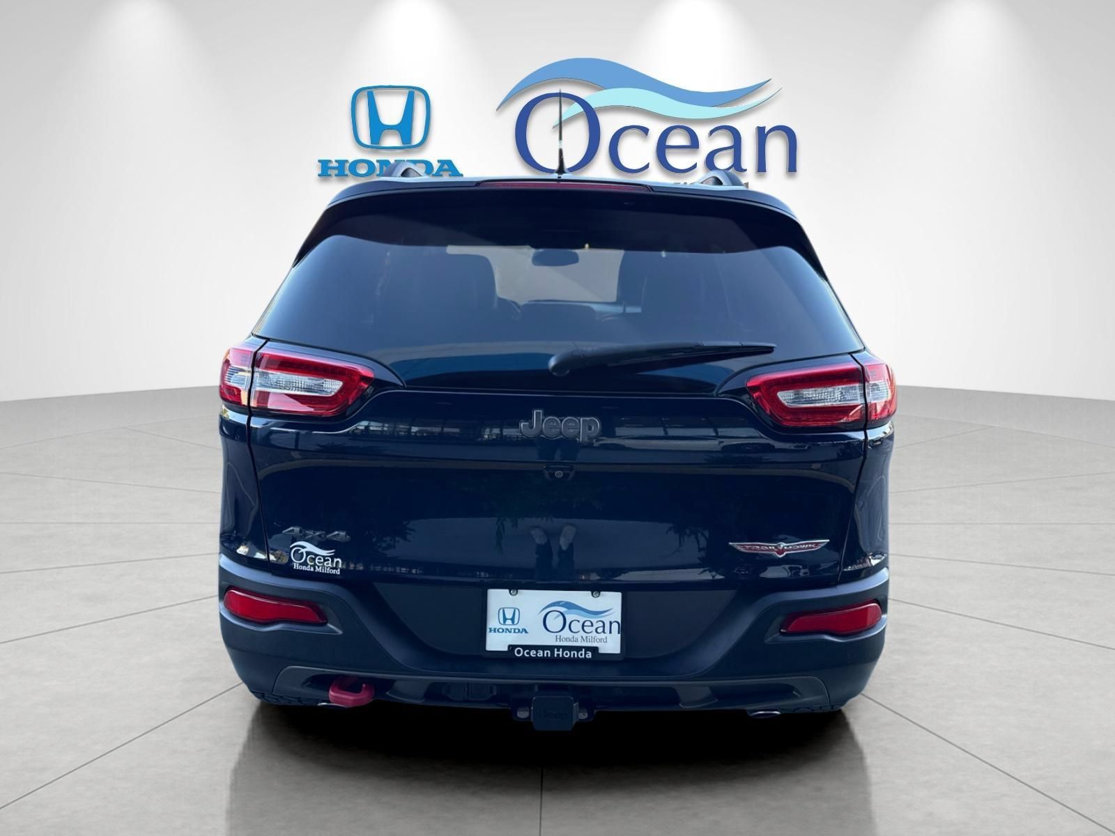 Used 2015 Jeep Cherokee Trailhawk w/ Comfort/Convenience Group AWD/4WD image 4