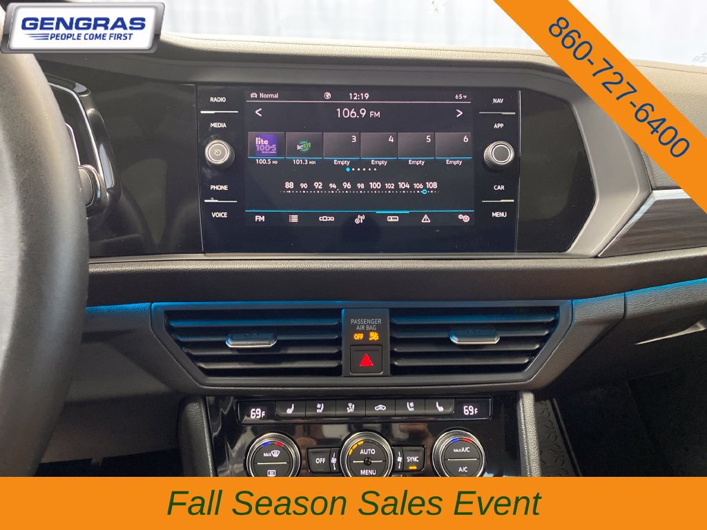 Used 2024 Volkswagen Jetta SEL FWD image 16