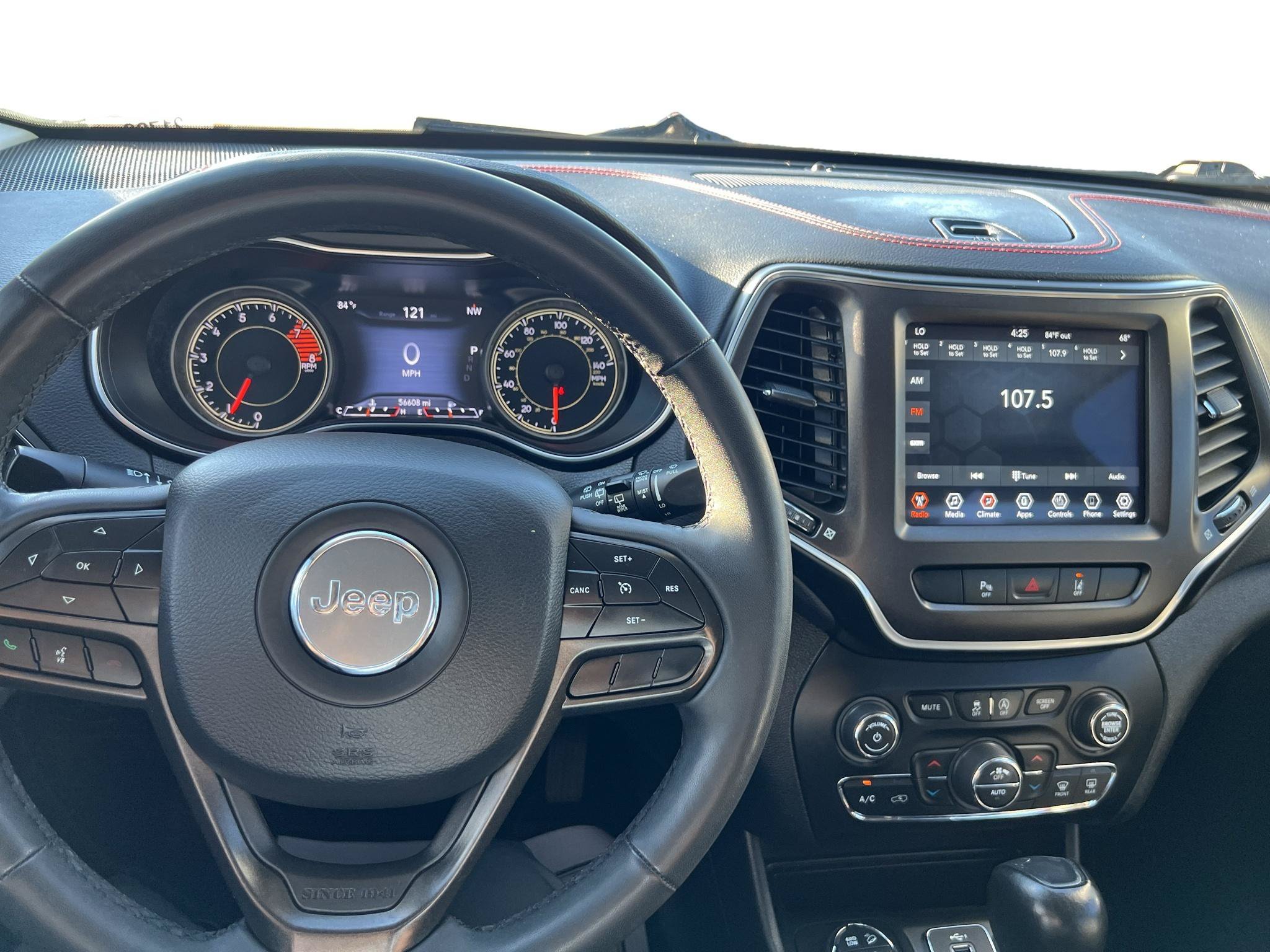 Used 2021 Jeep Cherokee Trailhawk AWD/4WD image 5