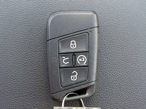 Certified 2023 Volkswagen Tiguan SE R-Line FWD image 29