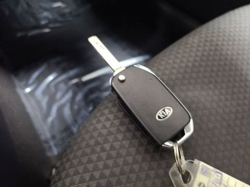 Used 2021 Kia Soul LX FWD image 32