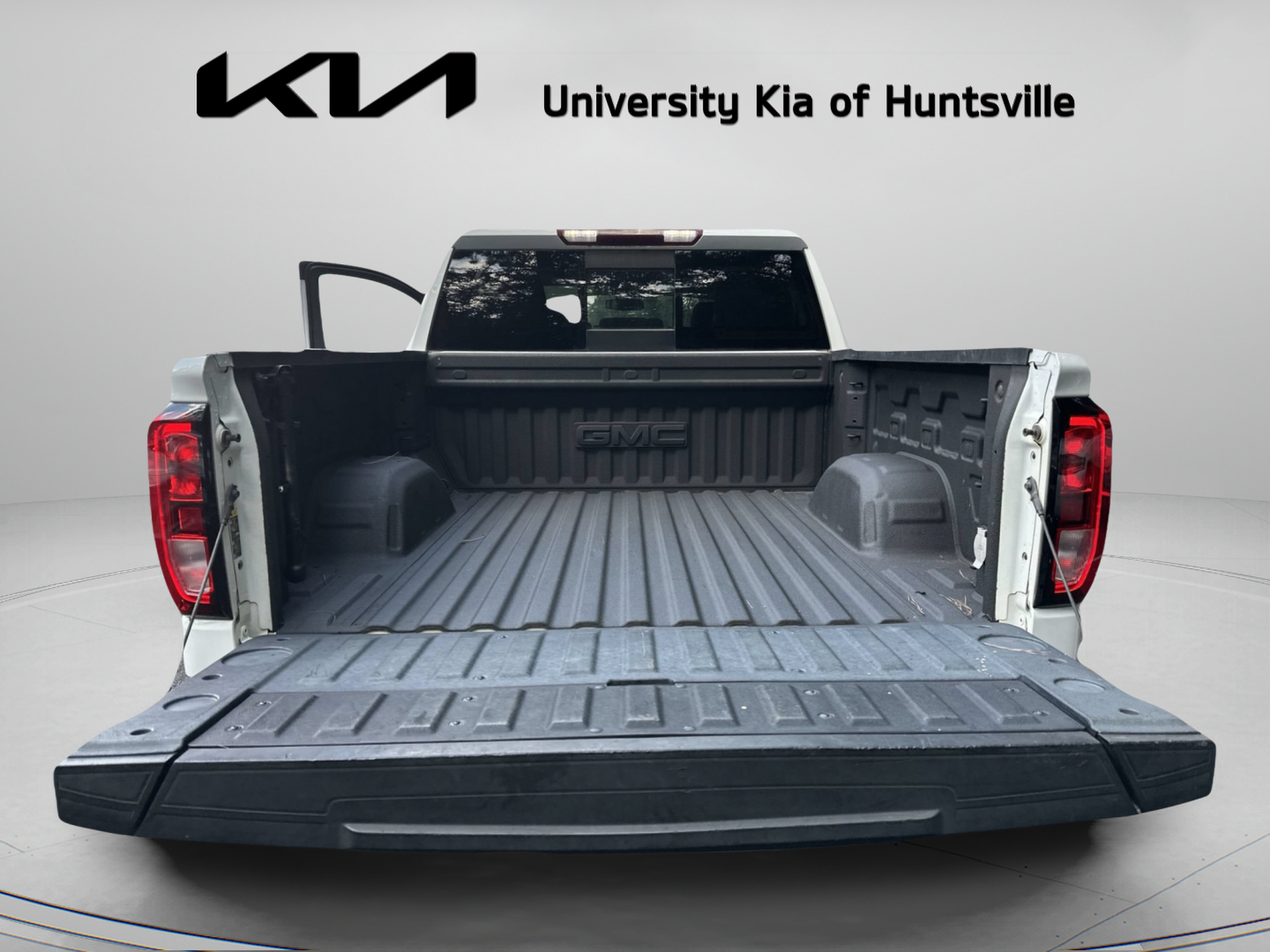 Used 2024 GMC Sierra 1500 SLE w/ Preferred Package AWD/4WD image 19