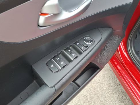 Used 2023 Kia Forte LXS w/ LXS Technology Package image 12