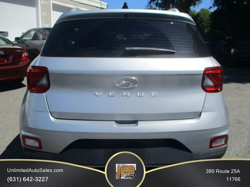 Used 2022 Hyundai Venue SEL w/ Cargo Package FWD image 2