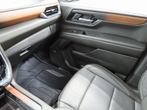 Used 2025 GMC Yukon Denali image 30