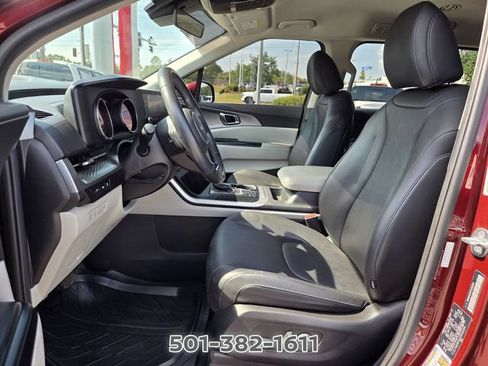 Used 2023 Kia Carnival LX FWD image 9