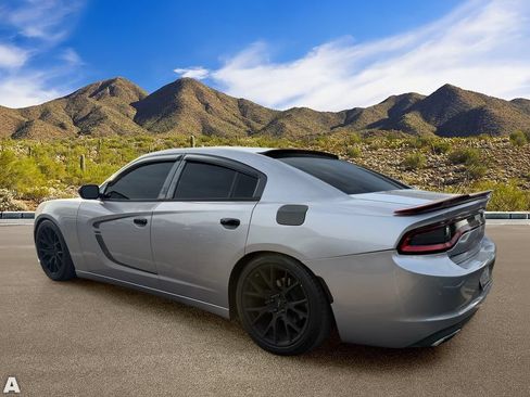 Used 2015 Dodge Charger SE w/ Popular Equipment Group RWD image 3