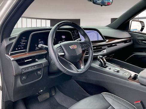 Used 2024 Cadillac Escalade ESV Premium Luxury AWD/4WD image 13