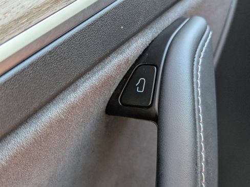 Used 2024 Tesla Model Y 2WD image 35