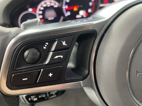 Certified 2020 Porsche Cayenne image 19