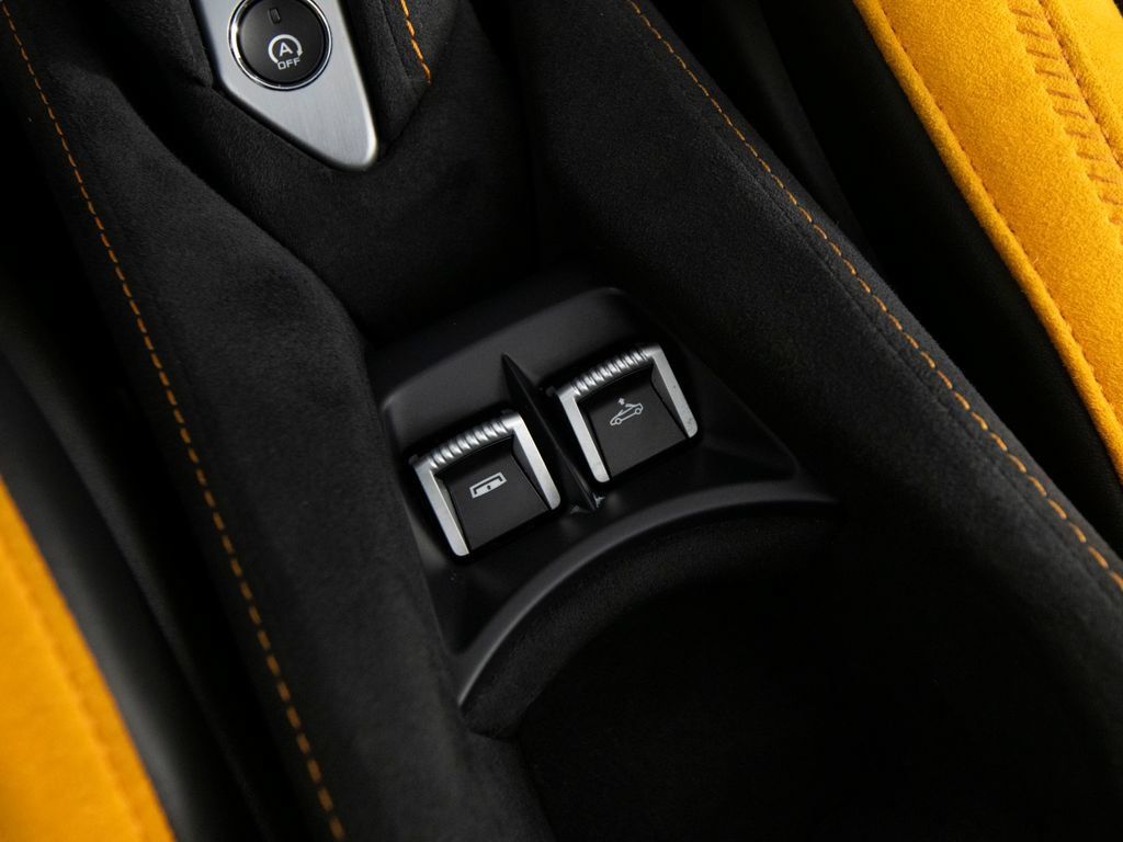 Used 2024 McLaren 750S Spider RWD image 30