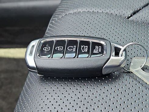Used 2022 Hyundai Elantra Limited FWD image 29