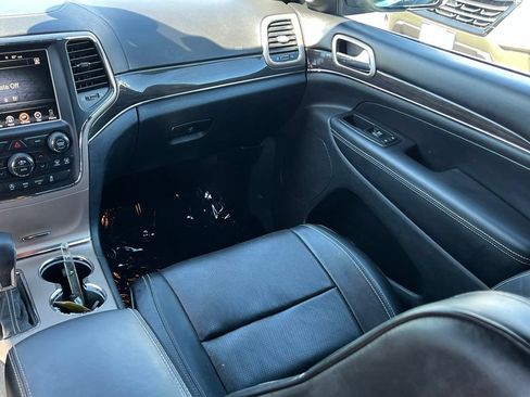 Used 2016 Jeep Grand Cherokee Overland AWD/4WD image 18