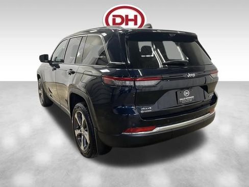 Used 2023 Jeep Grand Cherokee Limited w/ Luxury Tech Group II image 9