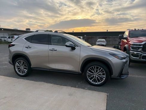 Used 2025 Lexus NX 350 AWD w/ Accessory Package (2T) image 3