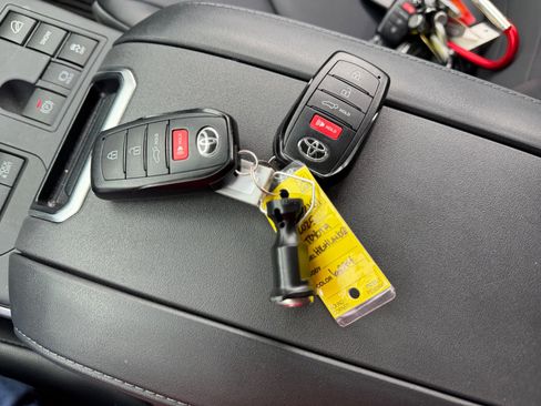 Certified 2025 Toyota Highlander XLE AWD/4WD image 22